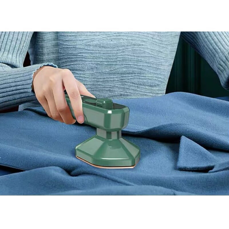 Mini fer à repasser pliable avec spray pour vêtements, fer à vapeur  portable – Support pour le repassage à sec et humide pour la maison et les  voyages(vert) : : Cuisine et